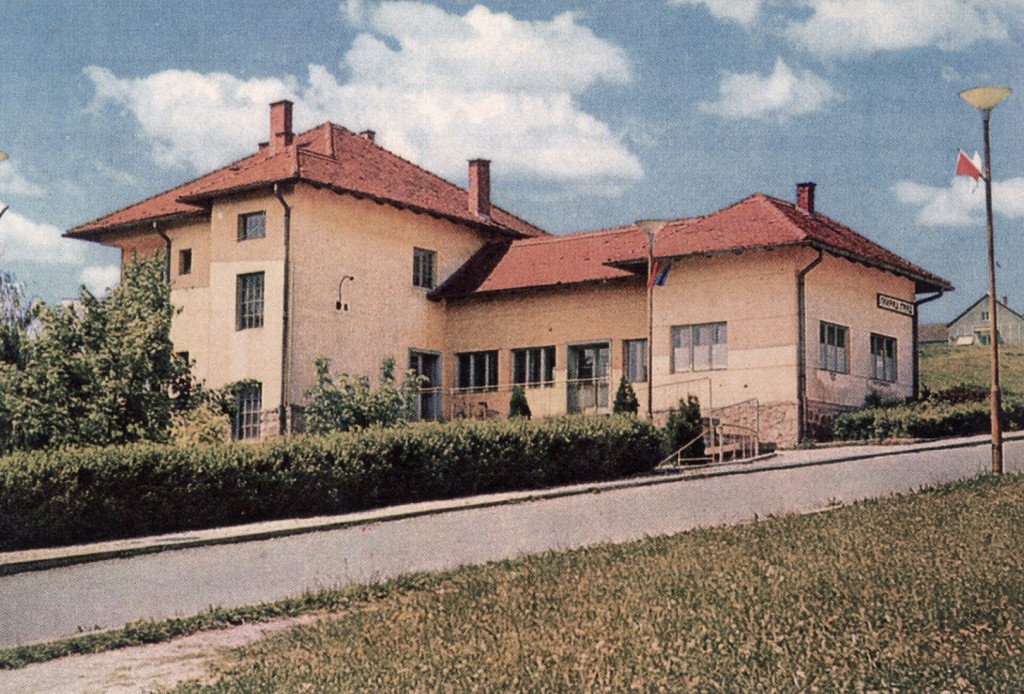 zeljeznicki-kolodvor-pakrac-grad-pakrac-1980